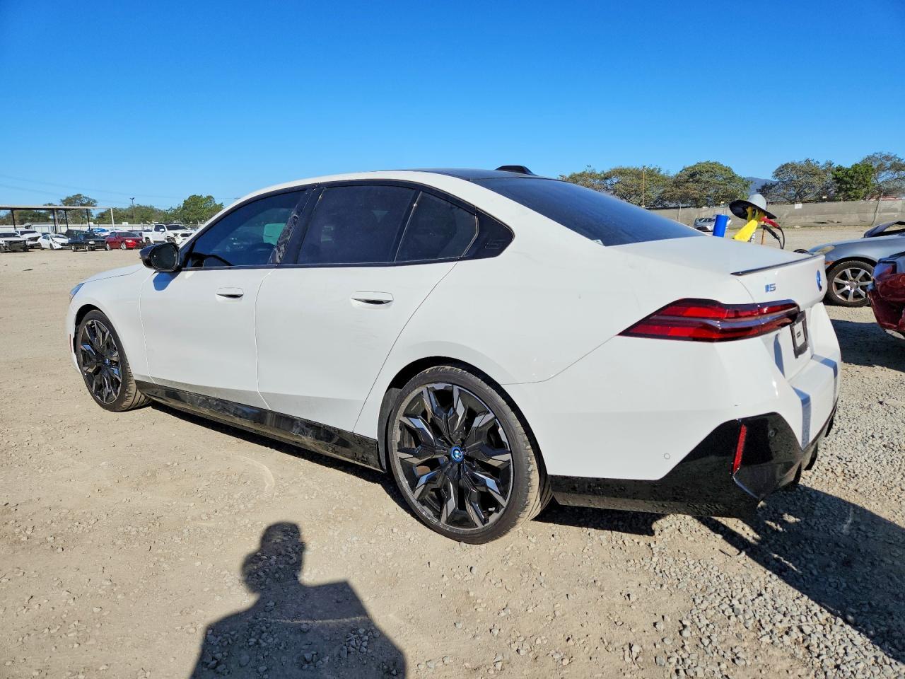 2025 BMW I5 M60 - Фото 2
