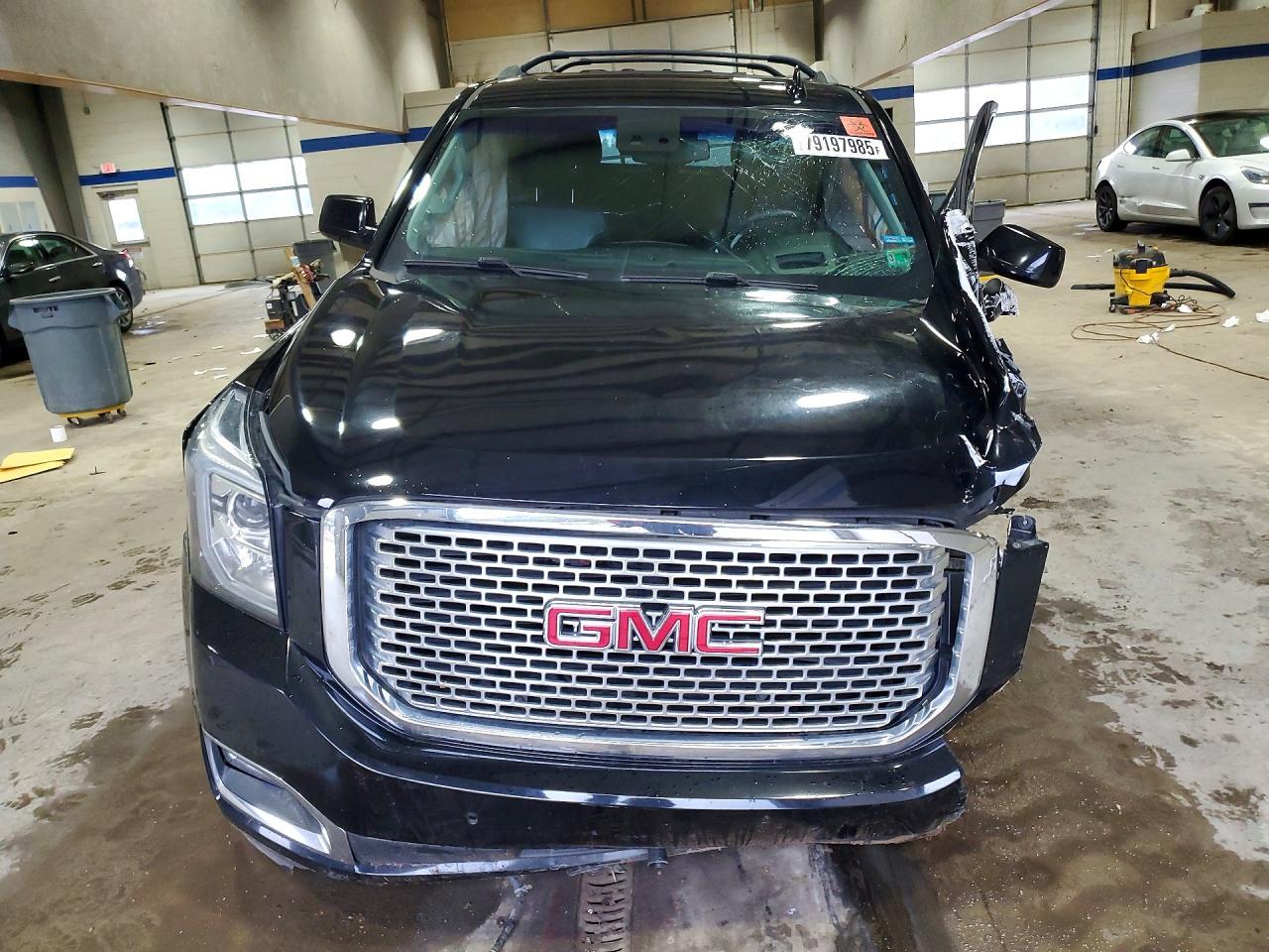2017 GMC Yukon Denali - Фото 5