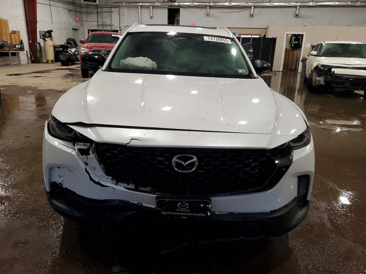 2025 Mazda Cx-50 Premium - Image 5