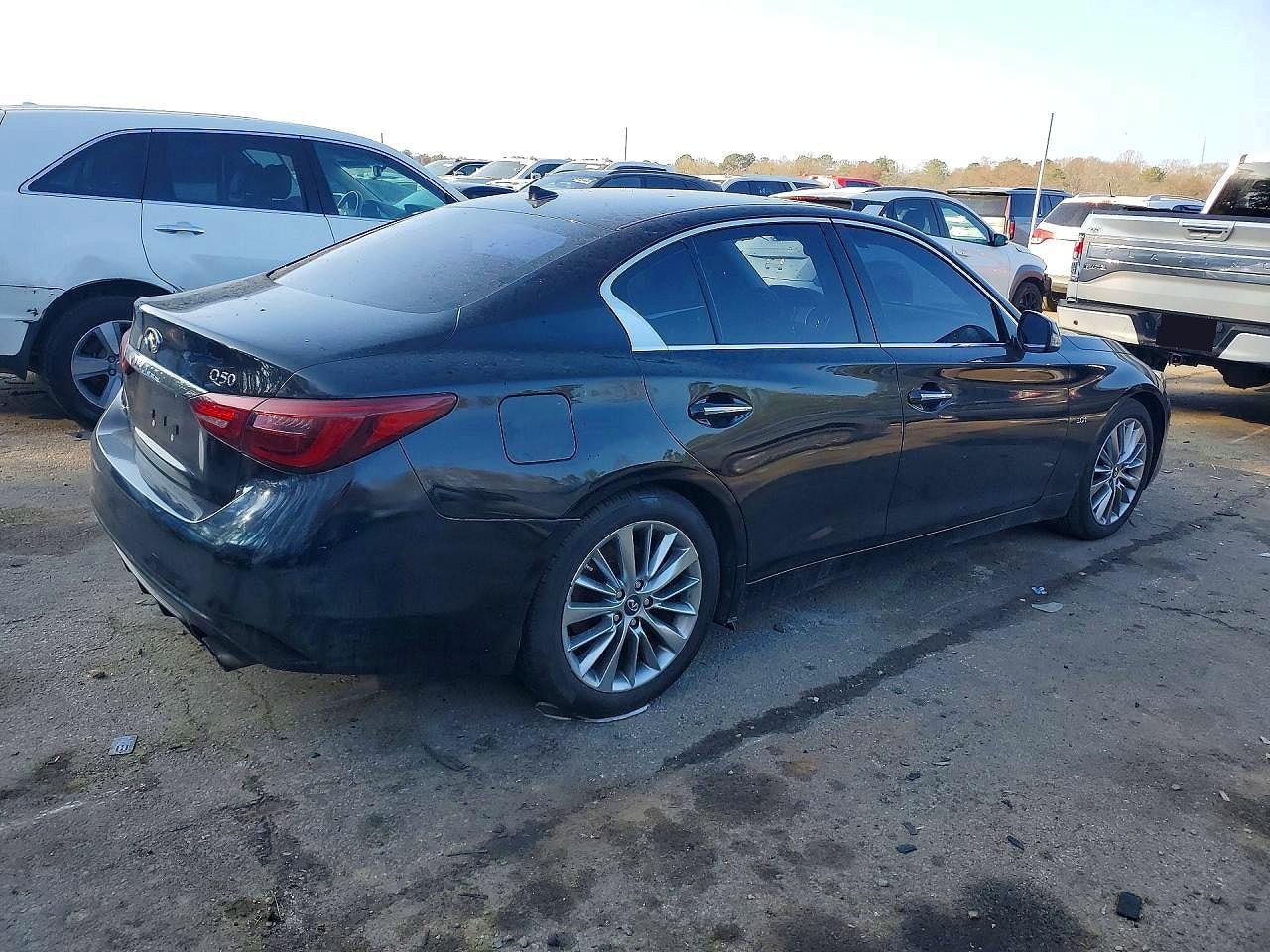 2018 Infiniti Q50 Luxe - Image 3