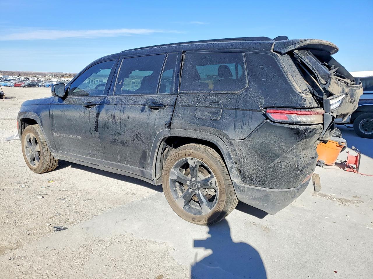 2023 Jeep Grand Cherokee L Laredo - Image 2