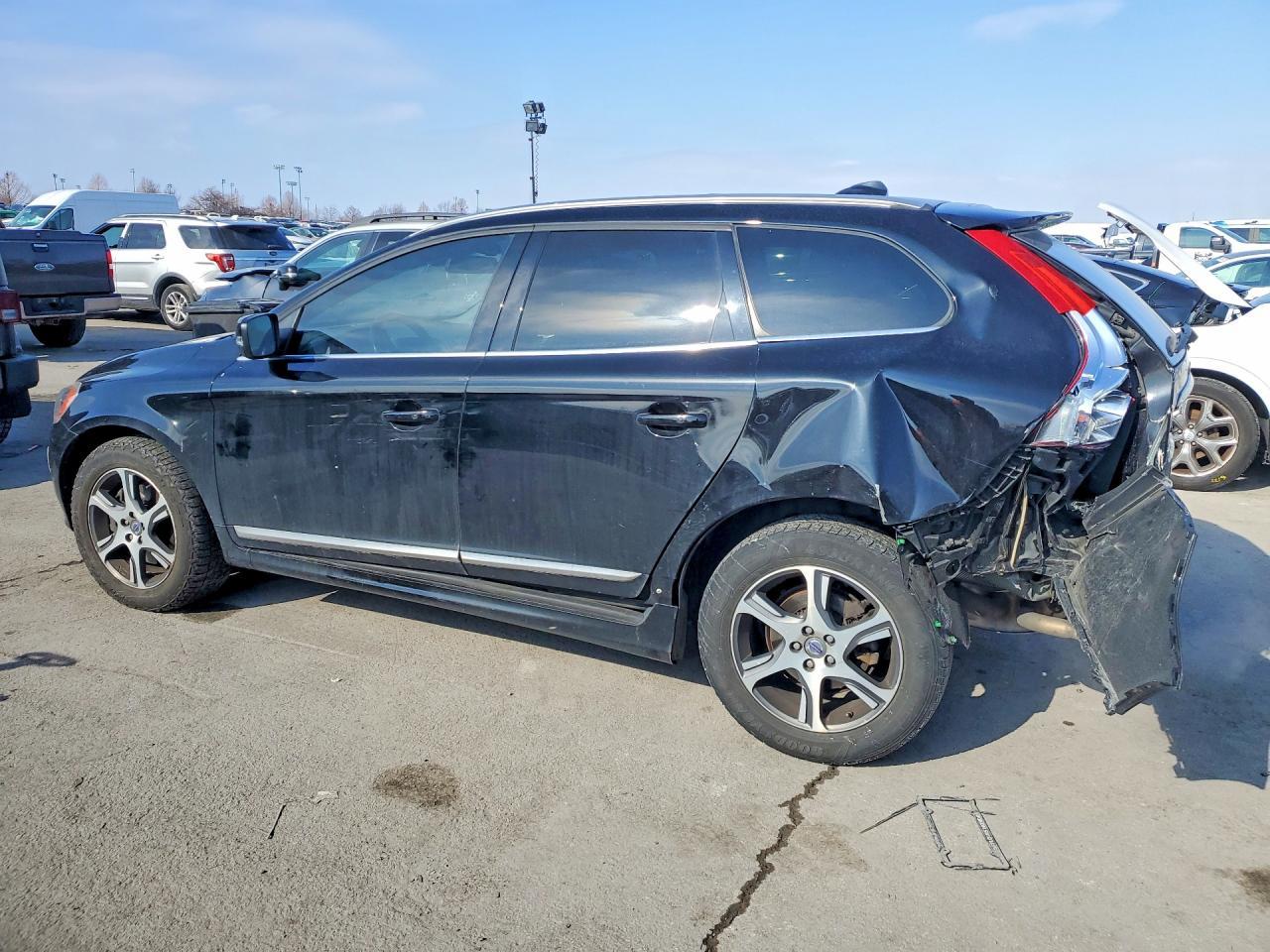 2015 Volvo Xc60 T6 Premier+ - Фото 2