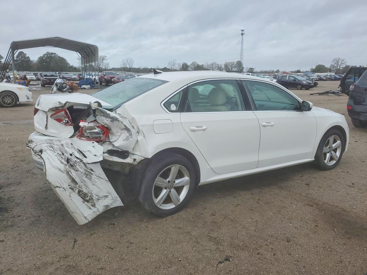 2013 Volkswagen Passat Se - Image 3