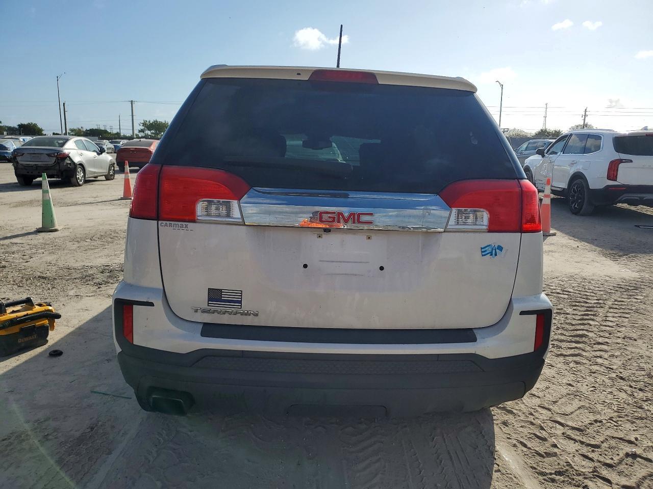 2017 GMC Terrain - Image 6