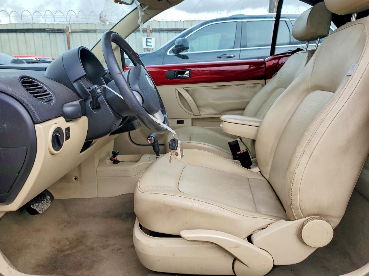 2009 Volkswagen New Beetle S - Image 7