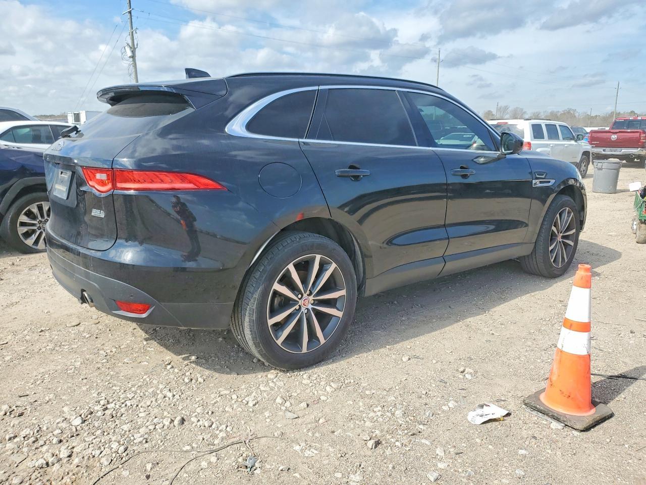 2017 Jaguar F-Pace Prestige - Image 3