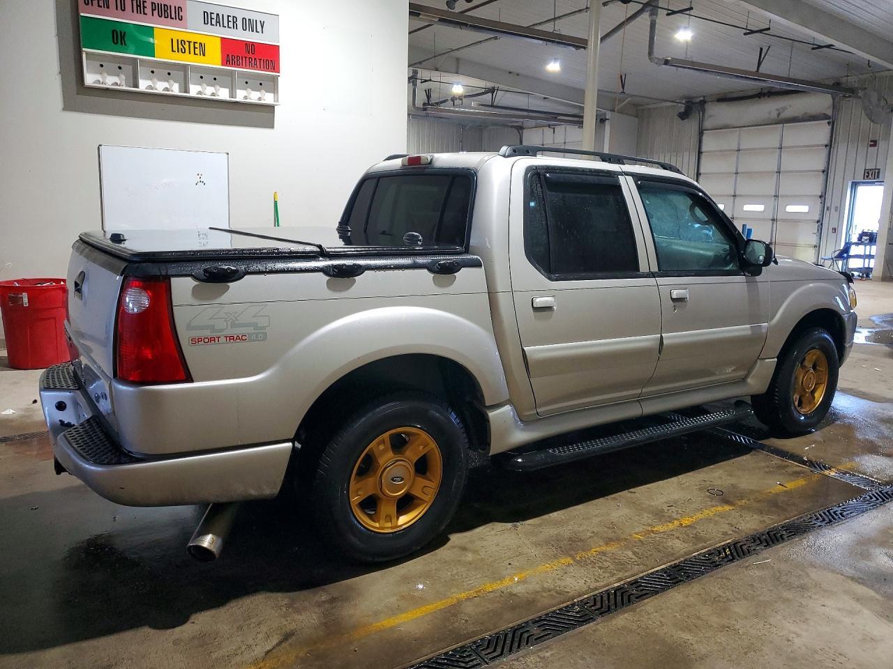 2004 Ford Explorer Sport Trac - Фото 3