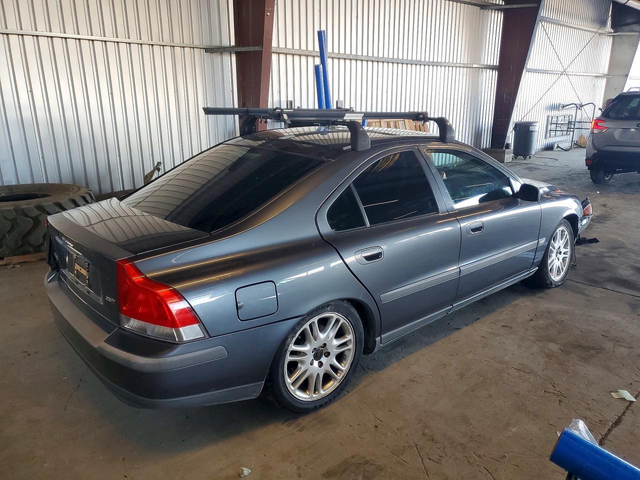 2004 Volvo S60 2.5T - Image 3