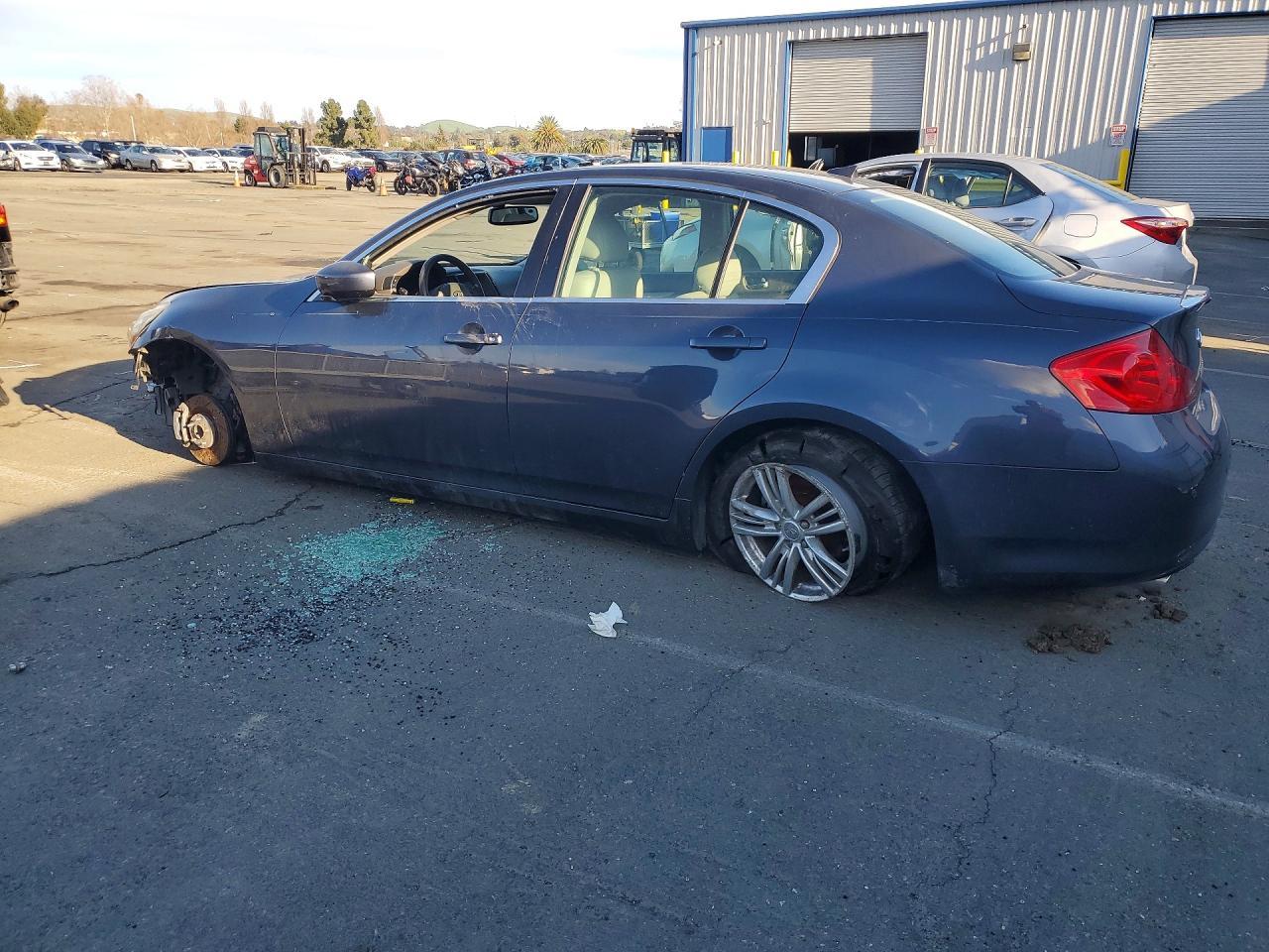 2010 Infiniti G37 Base - Фото 2