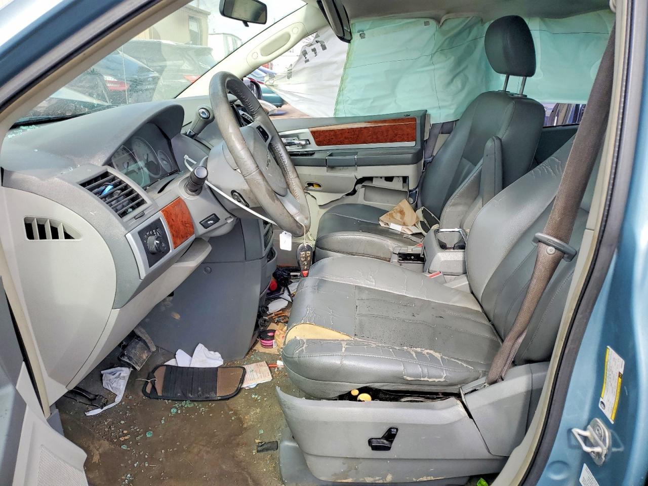 2009 Chrysler Town & Country Touring - Image 7