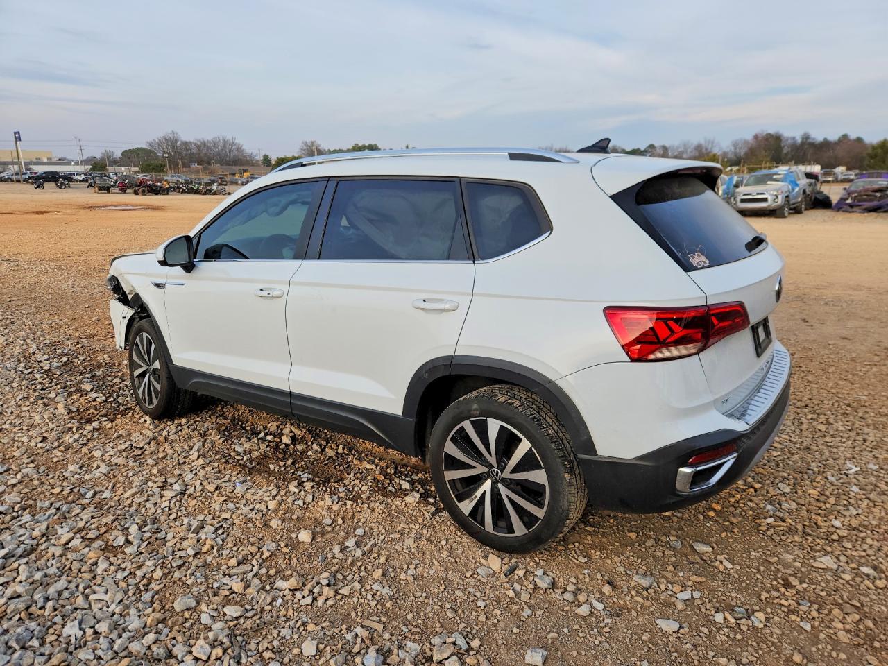 2024 Volkswagen Taos Se - Image 2