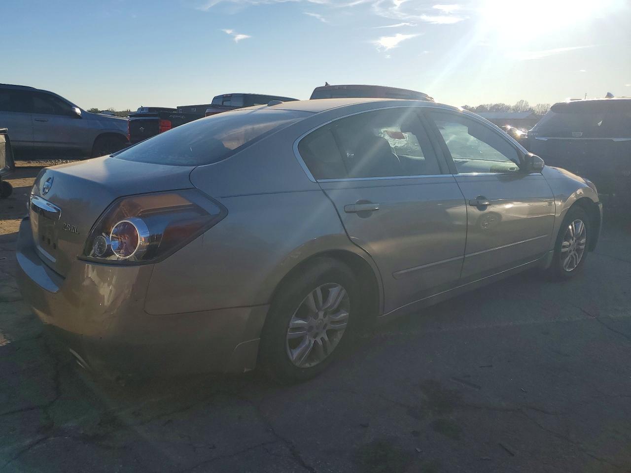 2012 Nissan Altima Base - Фото 3