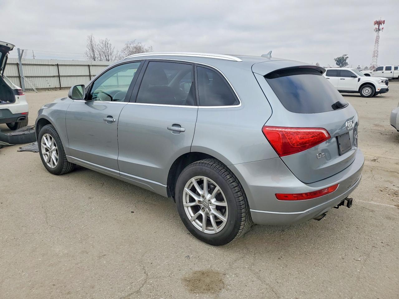 2011 Audi Q5 Premium Plus - Image 2