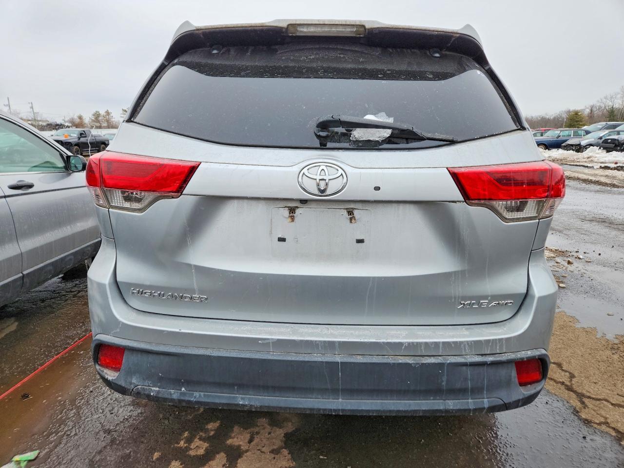 2017 Toyota Highlander Se - Фото 6