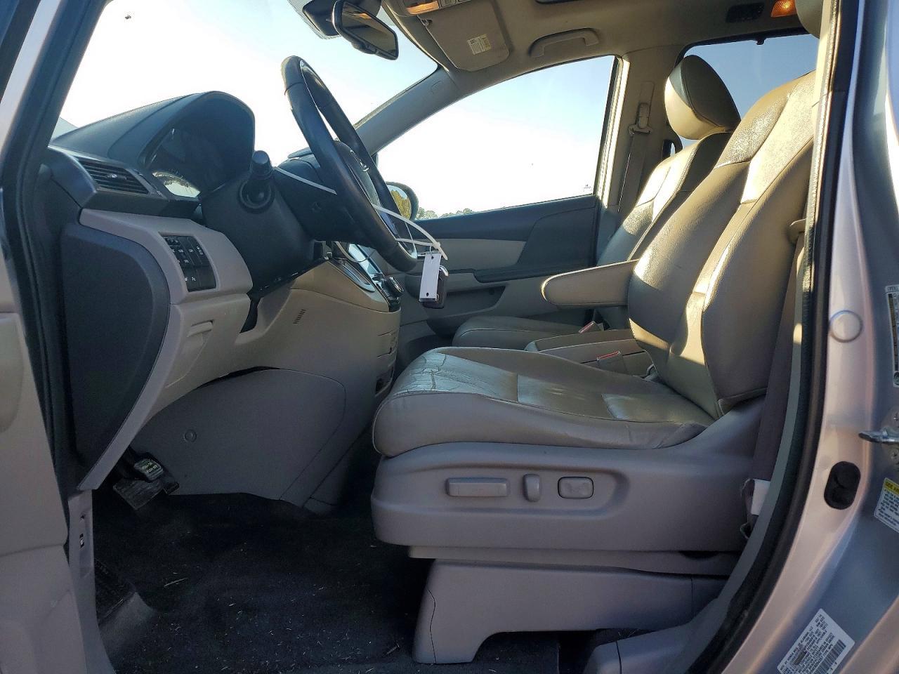 2014 Honda Odyssey Touring - Image 7