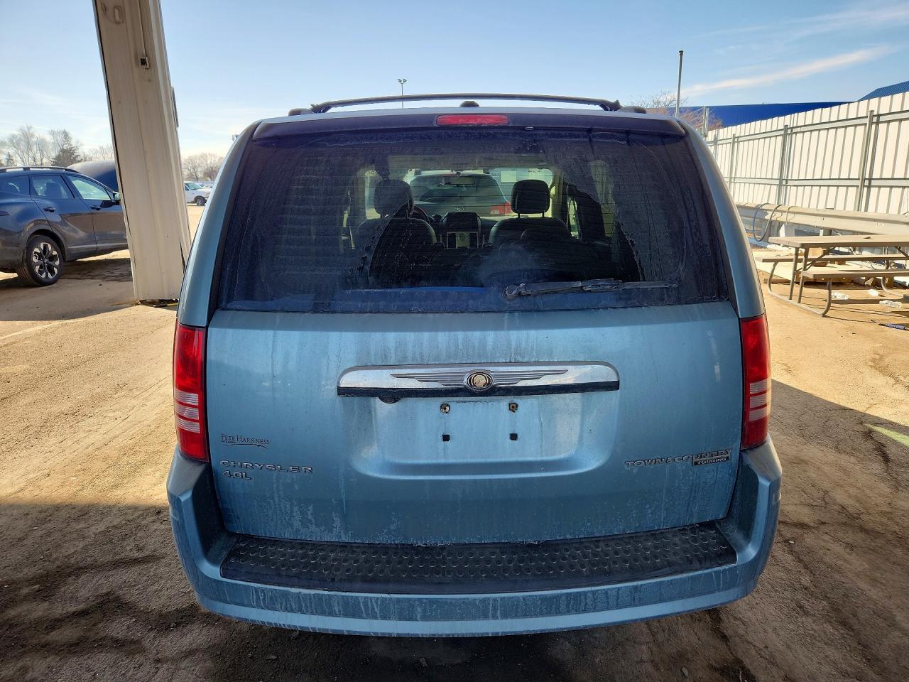 2010 Chrysler Town & Country Touring Plus - Фото 6
