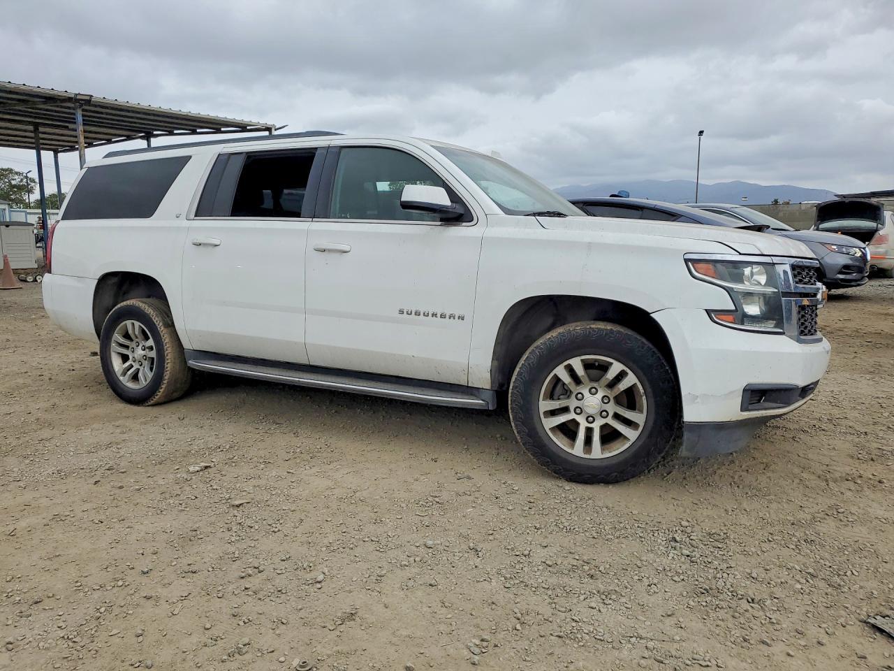 2017 Chevrolet Suburban C1500 Lt - Фото 4