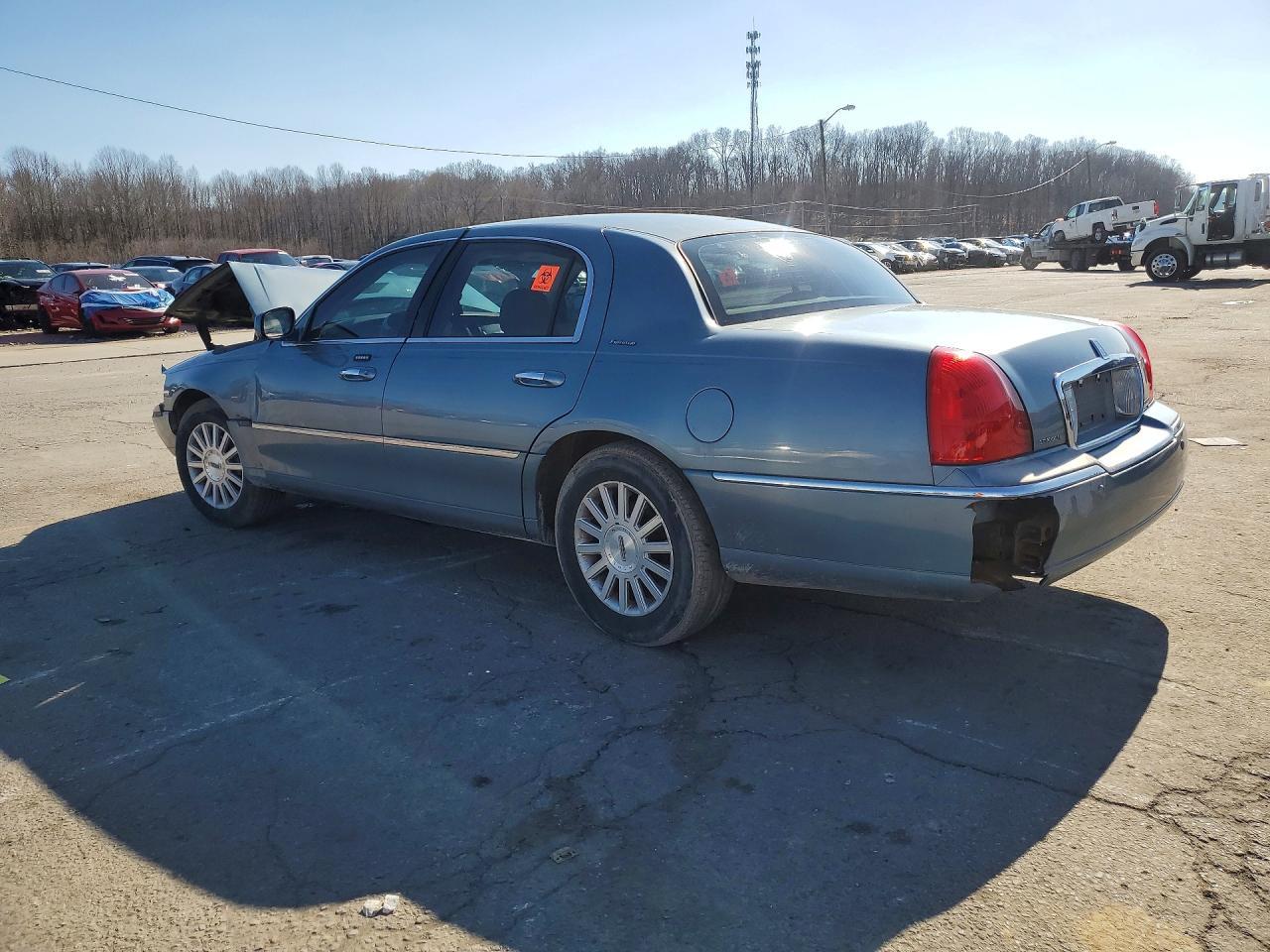 1995 Lincoln Town Car Base - Фото 2