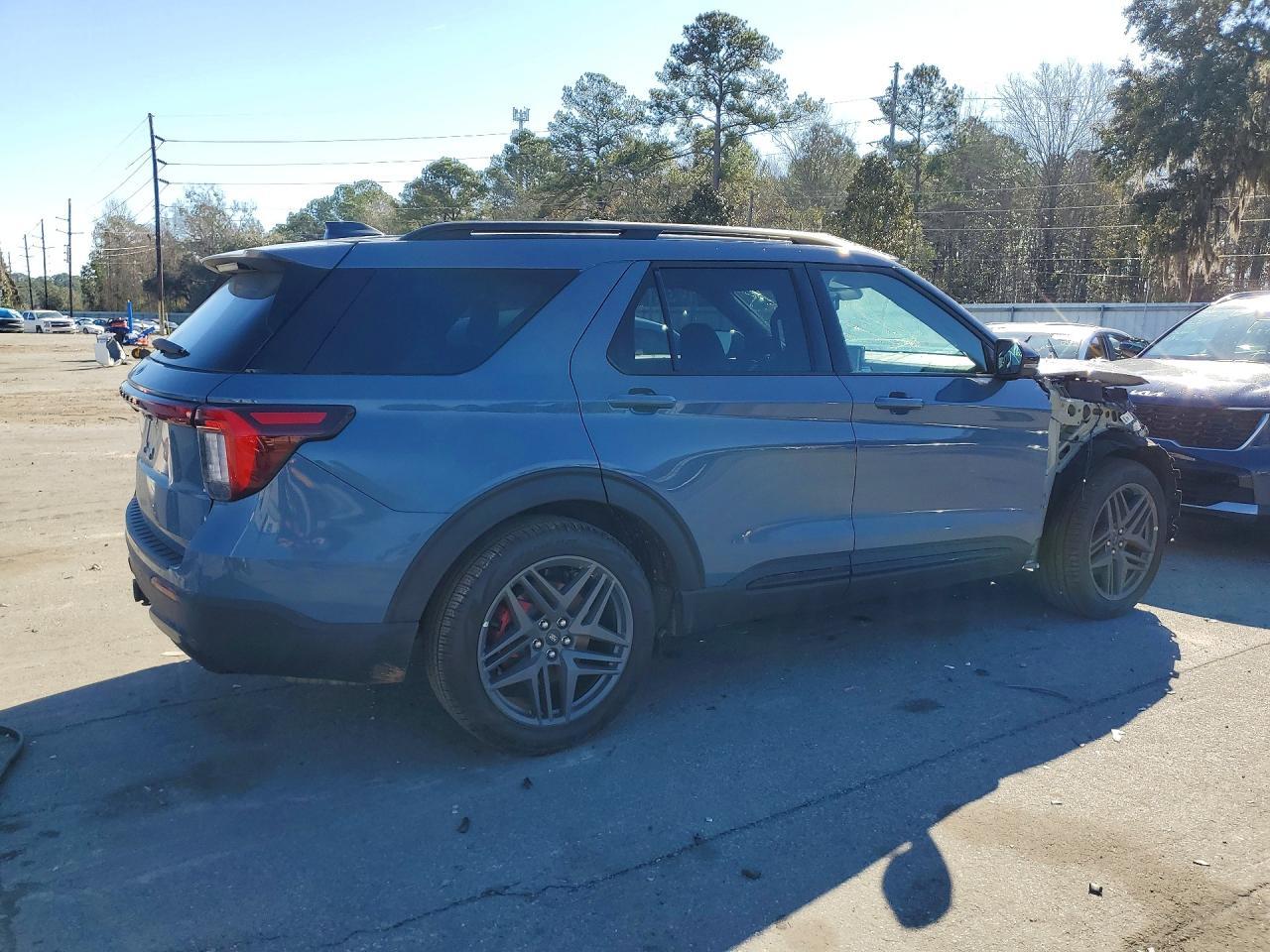 2025 Ford Explorer St-Line - Image 3