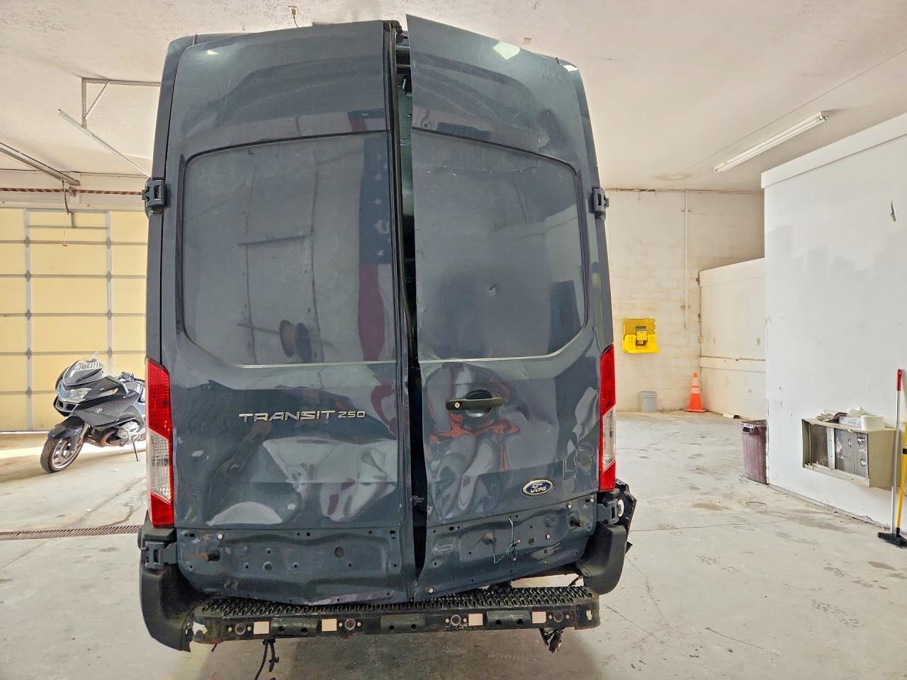 2020 Ford Transit 250 Delivery Van - Фото 6