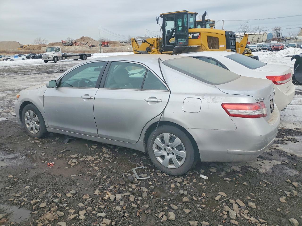 2010 Toyota Camry Base - Фото 2