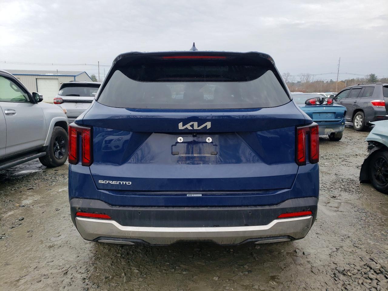 2024 Kia Sorento S - Image 6