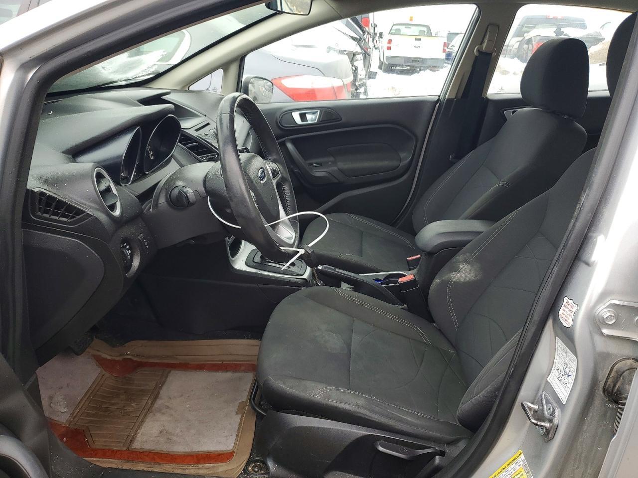 2015 Ford Fiesta Se - Фото 7