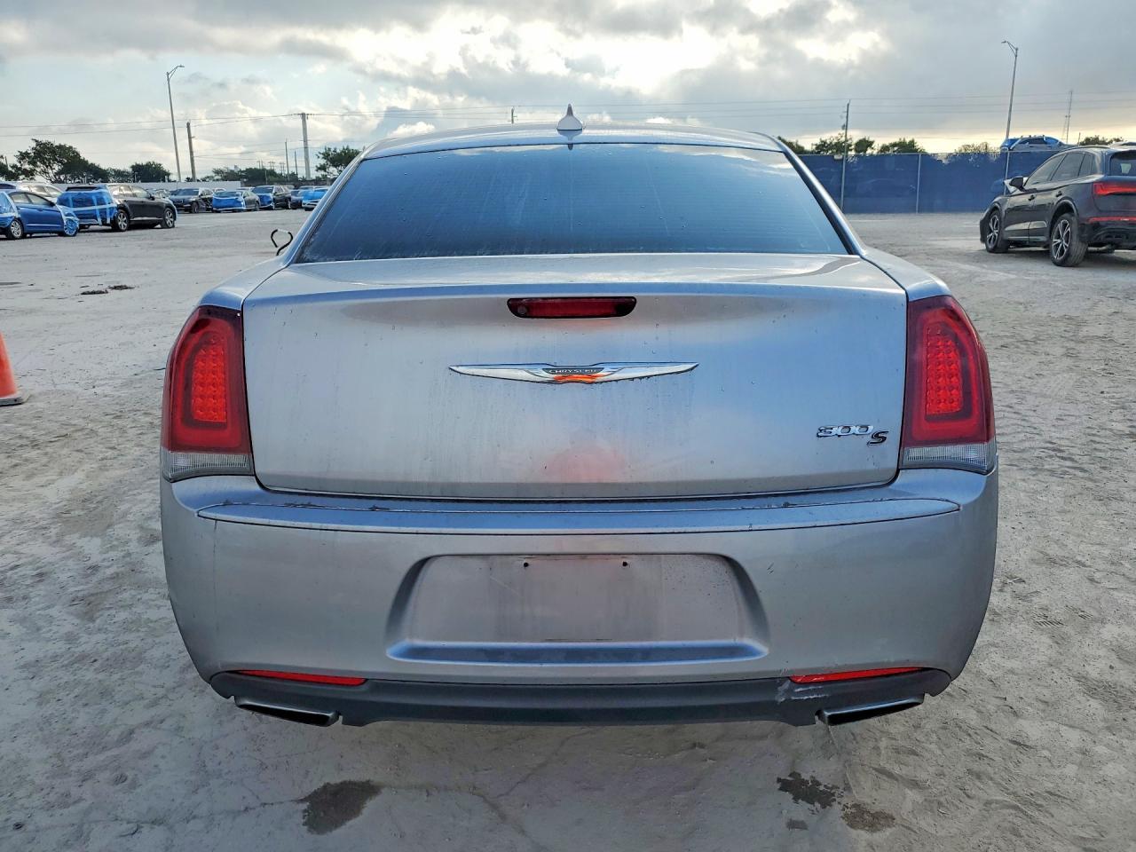 2018 Chrysler 300 S - Image 6