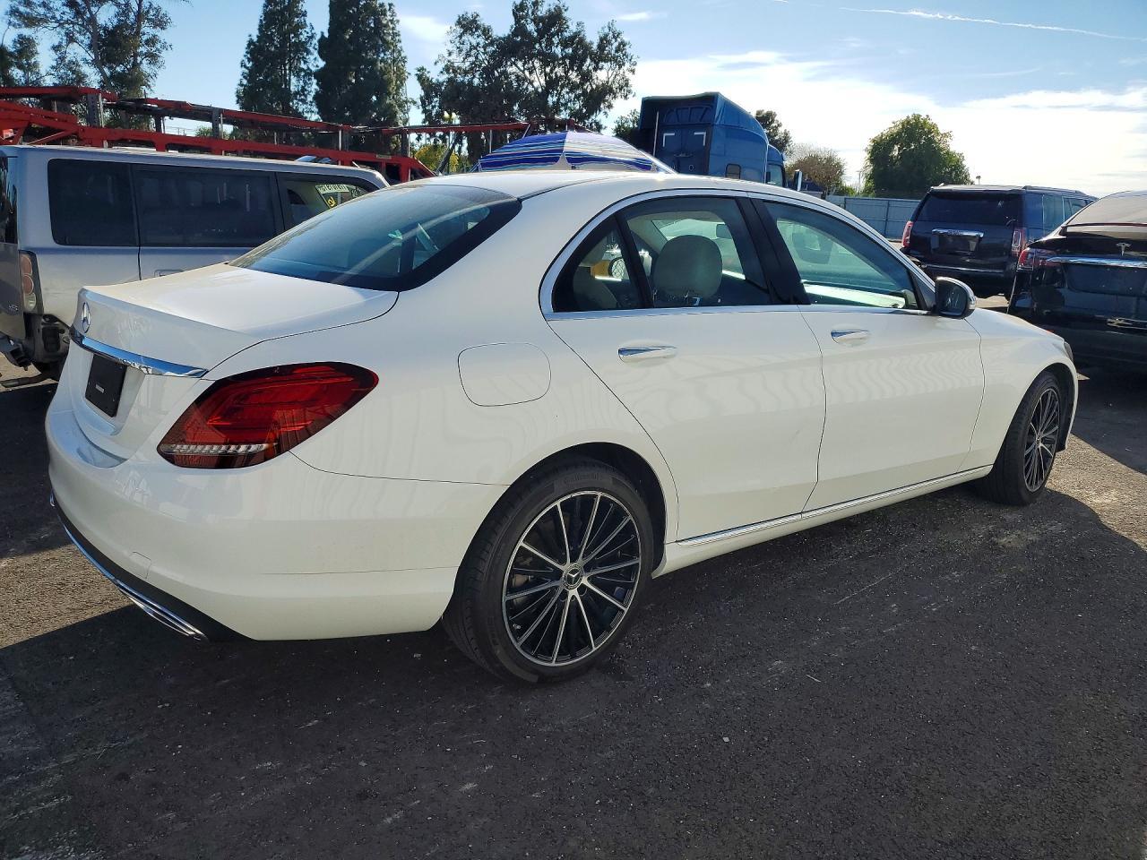 2021 Mercedes-Benz C 300 - Фото 3