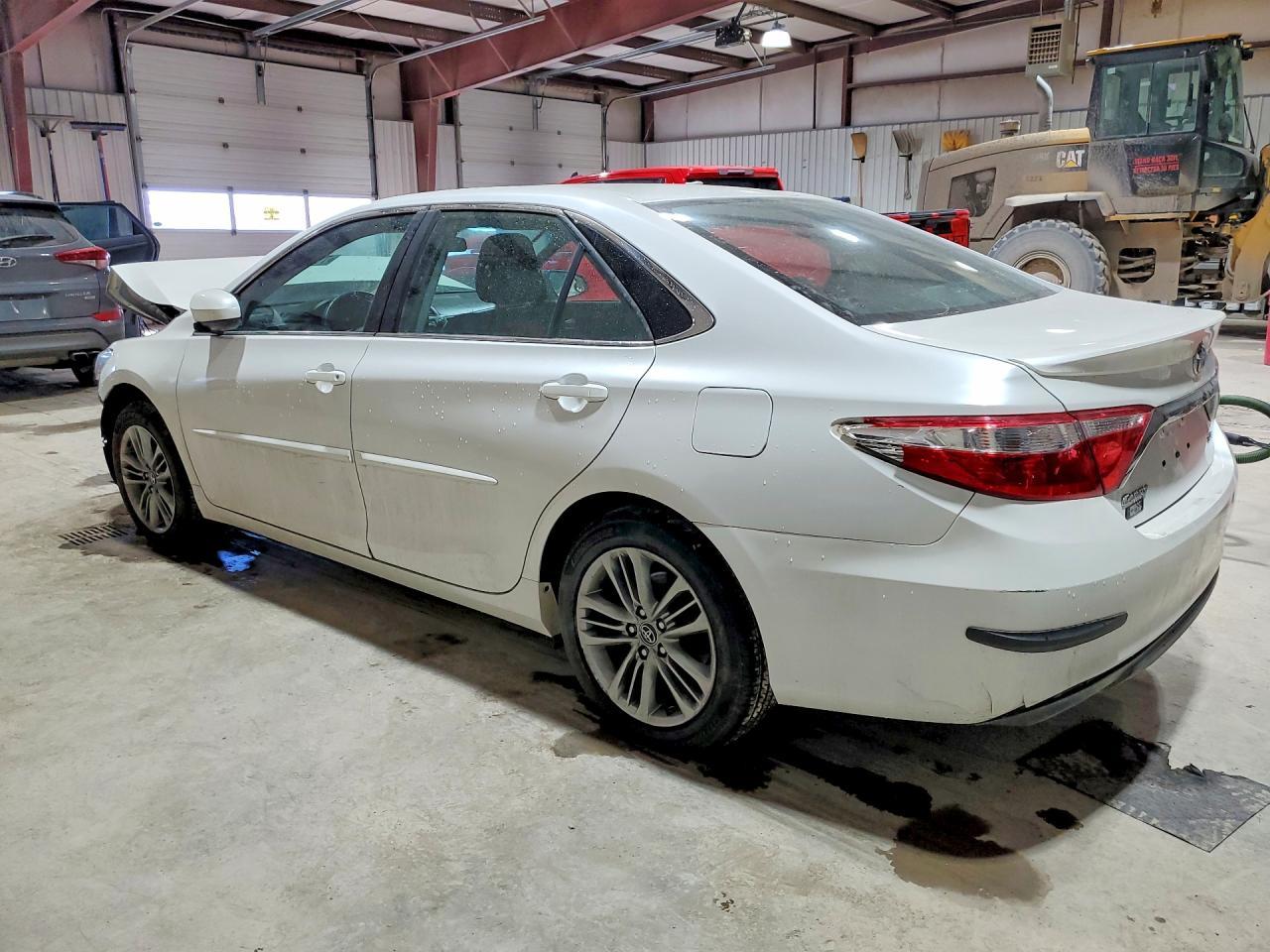 2017 Toyota Camry Se - Фото 2