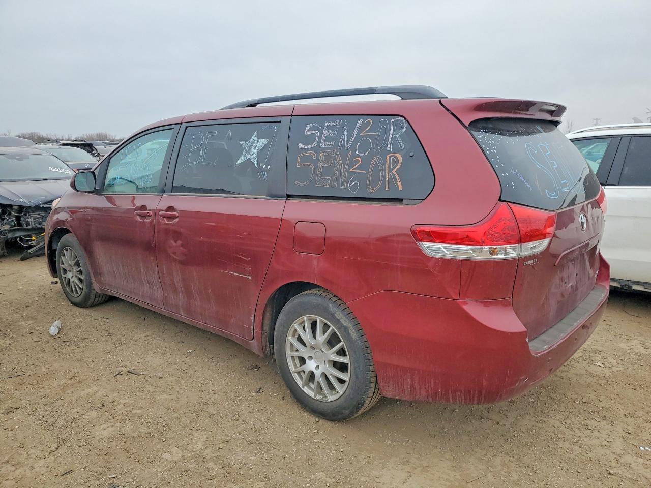 2013 Toyota Sienna - Image 2