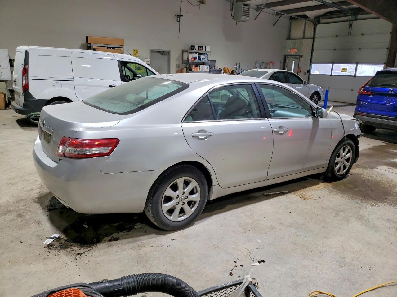 2011 Toyota Camry Le - Image 3