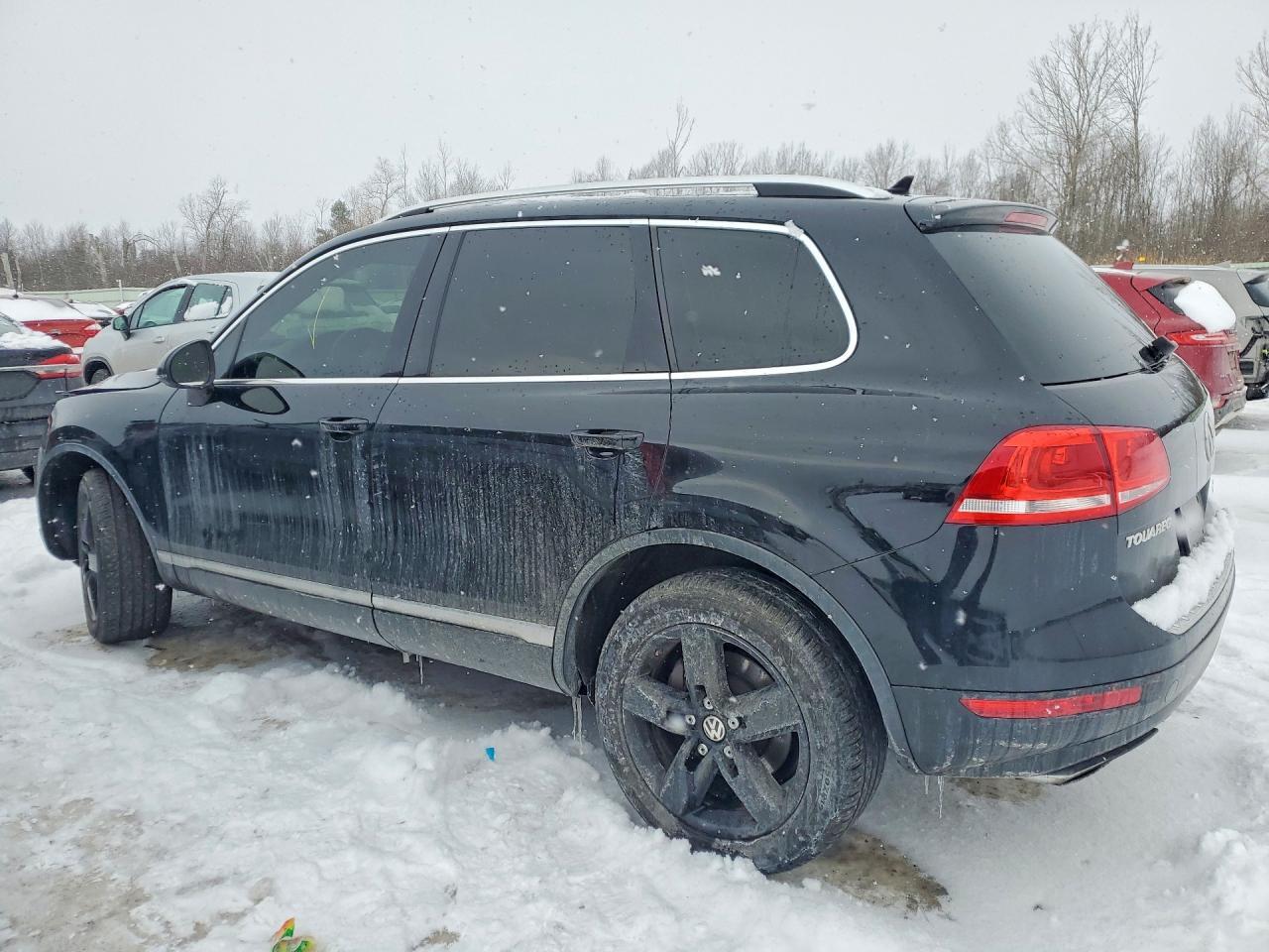 2013 Volkswagen Touareg V6 - Image 2