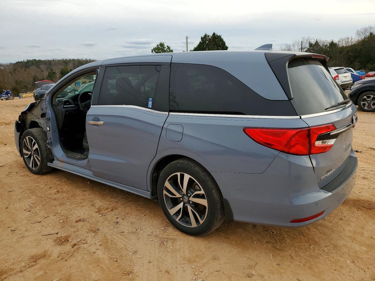 2024 Honda Odyssey Touring - Фото 2