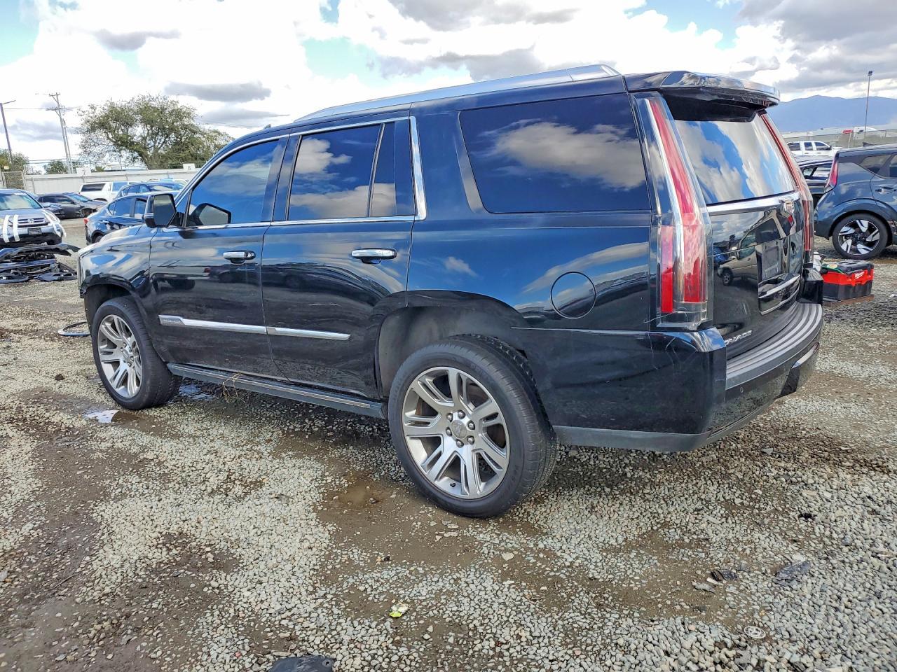 2016 Cadillac Escalade Premium - Фото 2