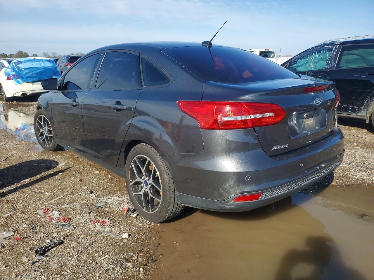 2017 Ford Focus Sel - Image 2