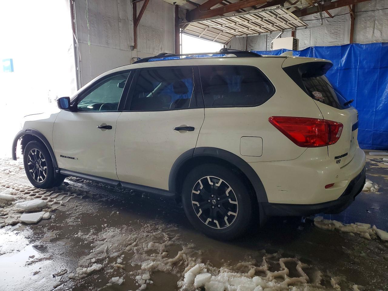 2019 Nissan Pathfinder S - Фото 2