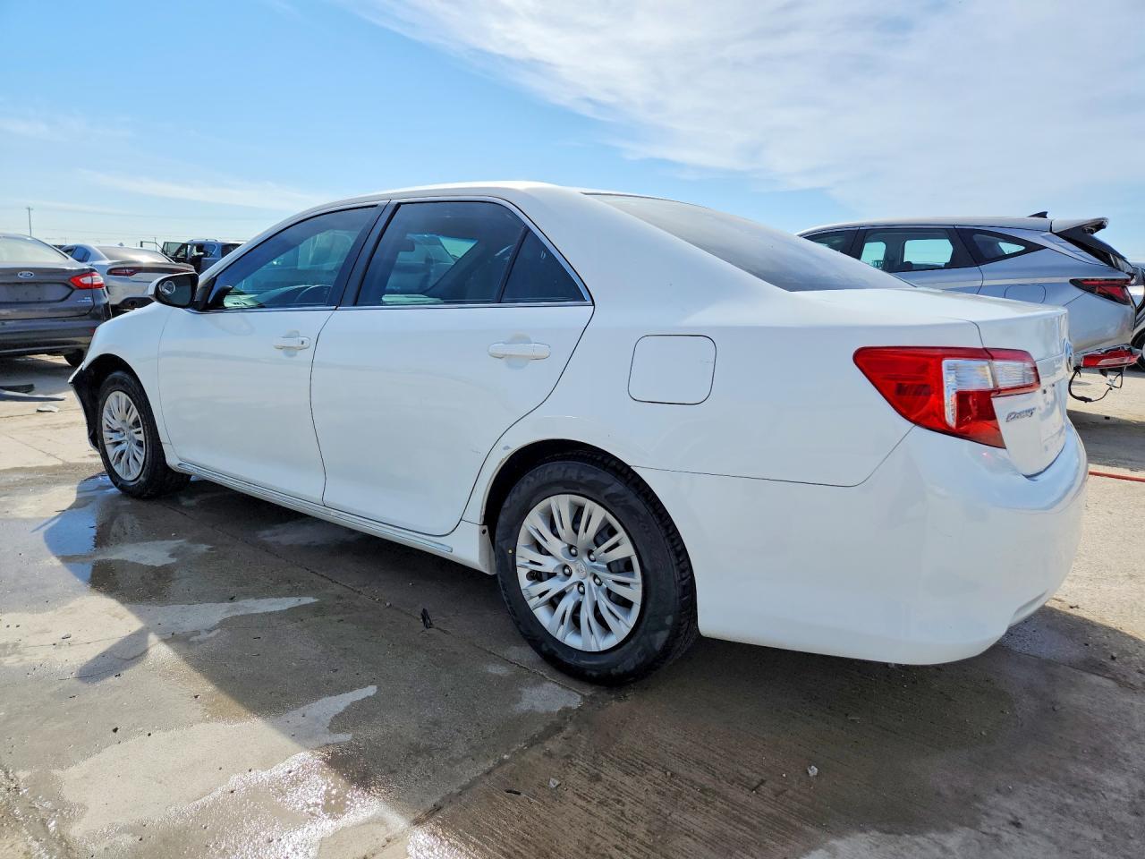 2013 Toyota Camry Hybrid Le - Image 2