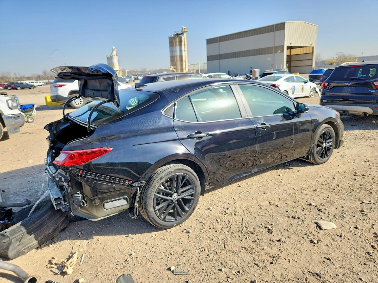 2025 Toyota Camry Se - Фото 3