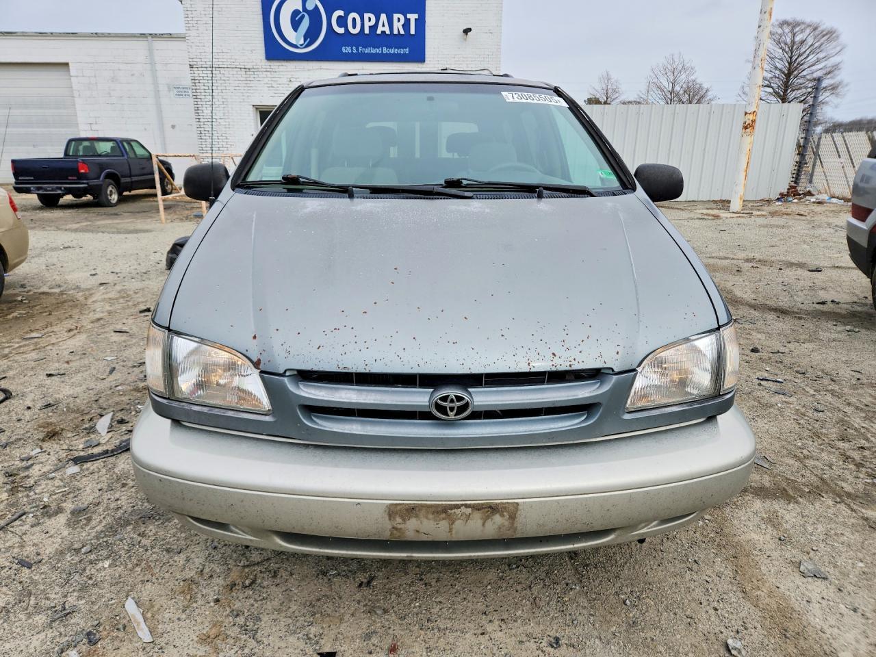 2000 Toyota Sienna Le - Фото 5