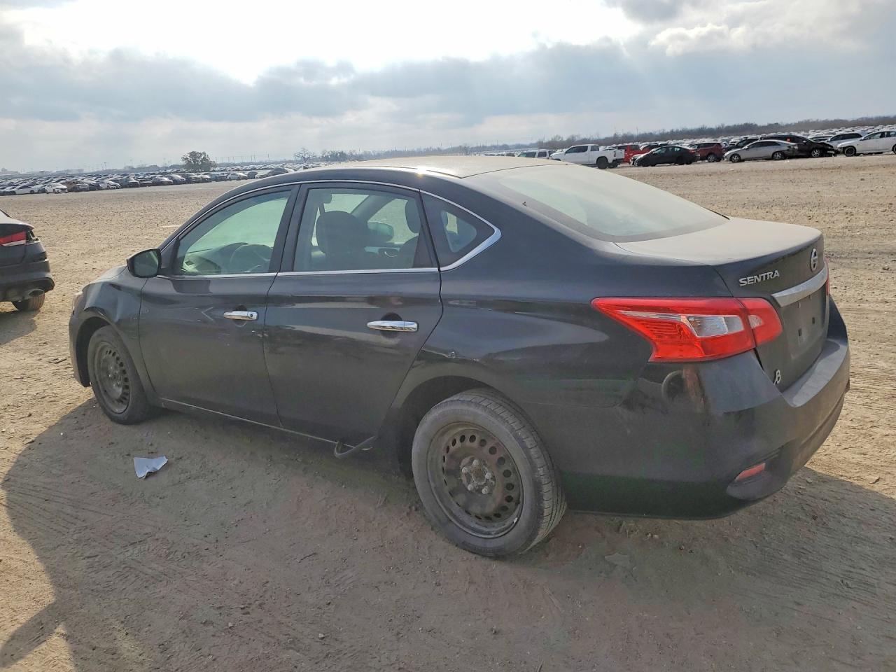 2018 Nissan Sentra S - Фото 2