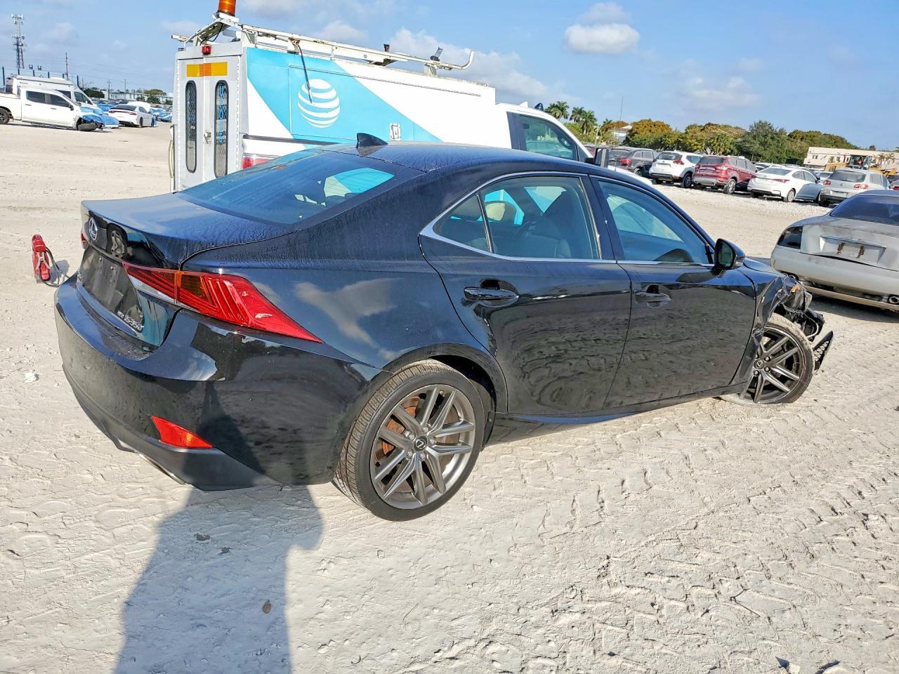 2017 Lexus Is 350 - Фото 3