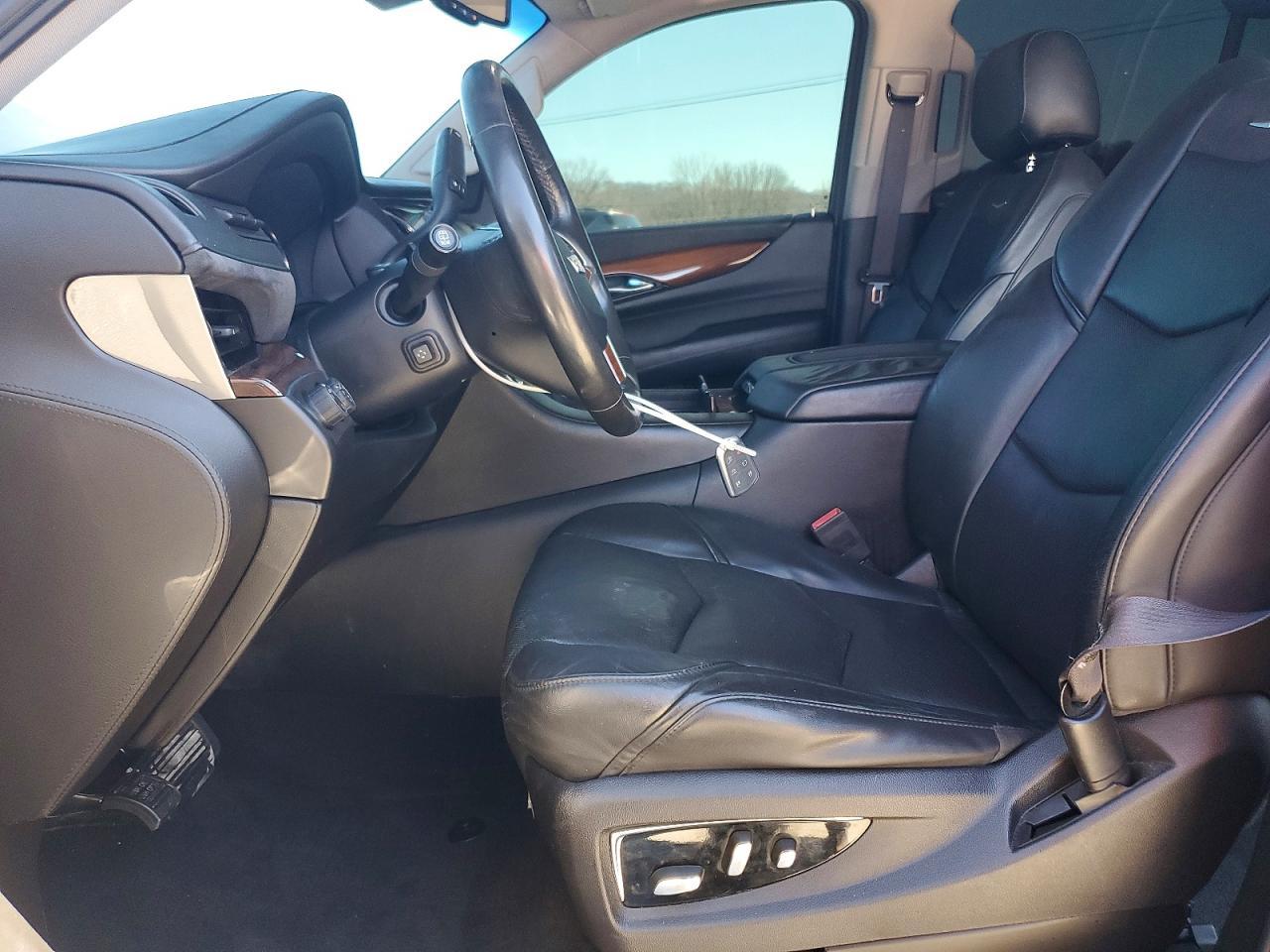 2016 Cadillac Escalade Luxury - Image 7