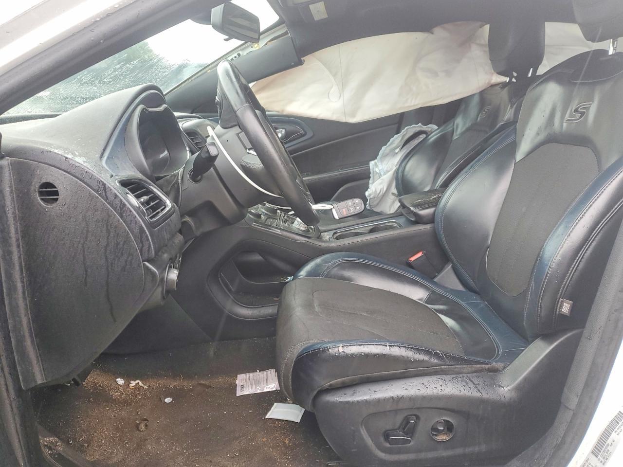 2015 Chrysler 200 S - Image 7