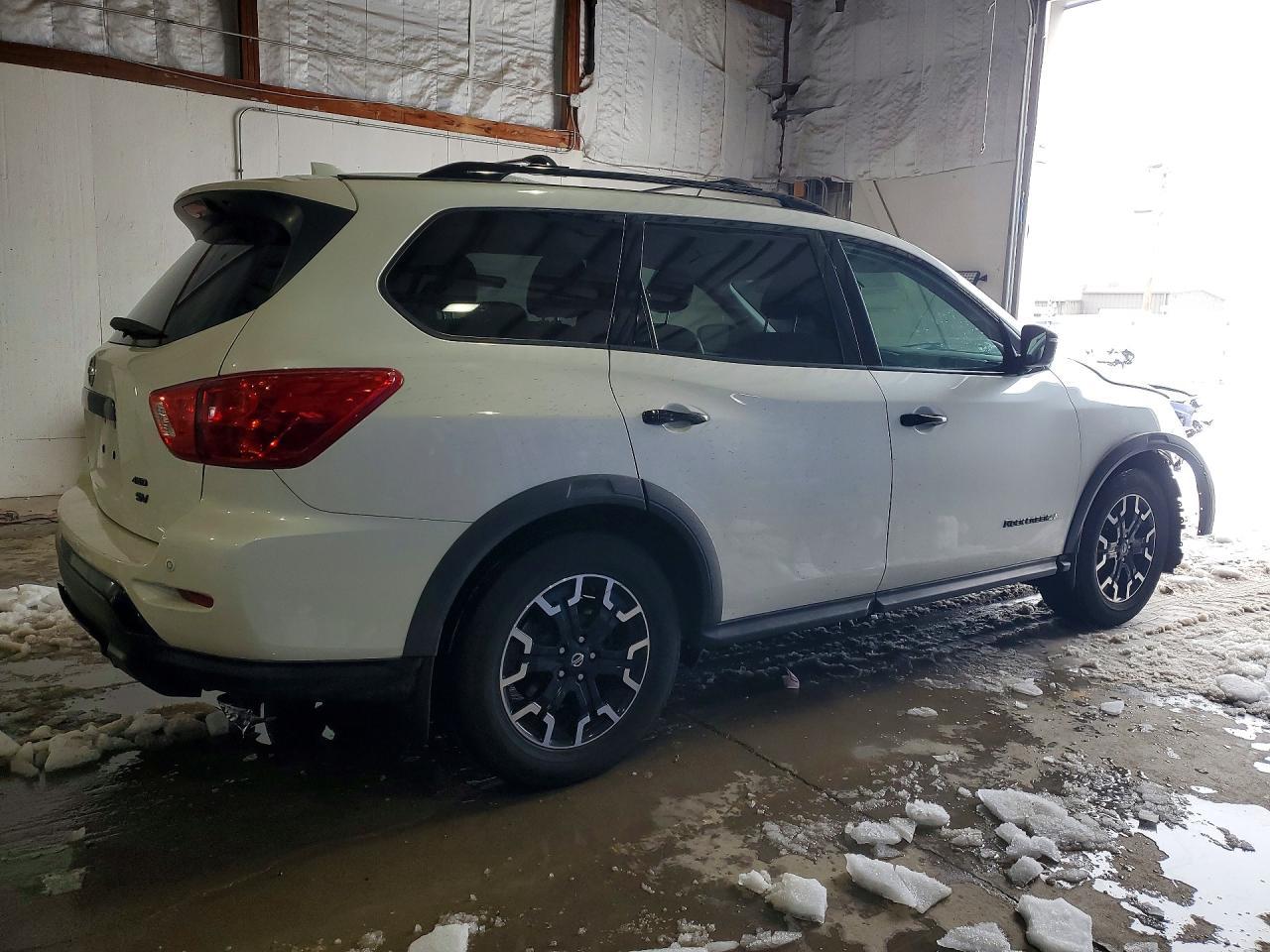 2019 Nissan Pathfinder S - Фото 3