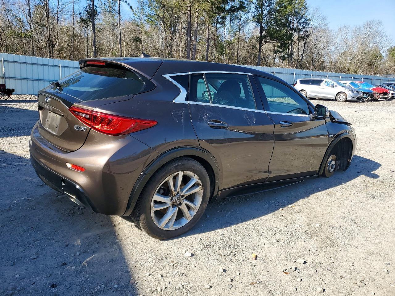 2017 Infiniti Qx30 Base - Image 3