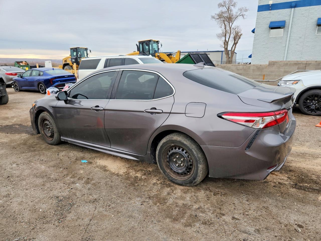 2019 Toyota Camry L - Фото 2