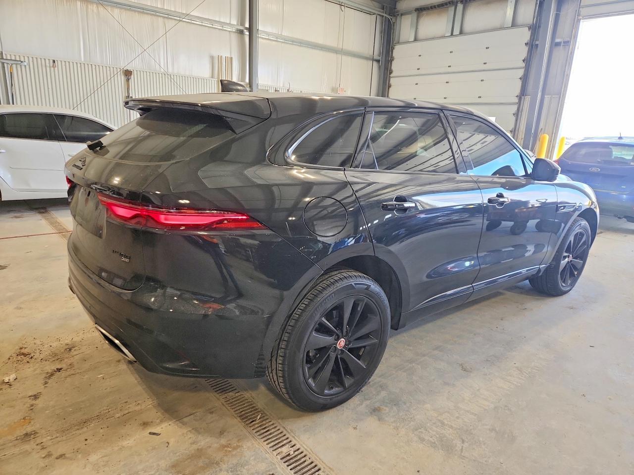 2021 Jaguar F-Pace R-Dynamic S - Фото 3