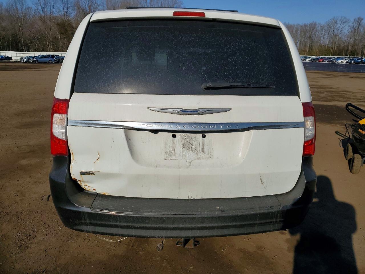 2016 Chrysler Town & Country Touring - Image 6