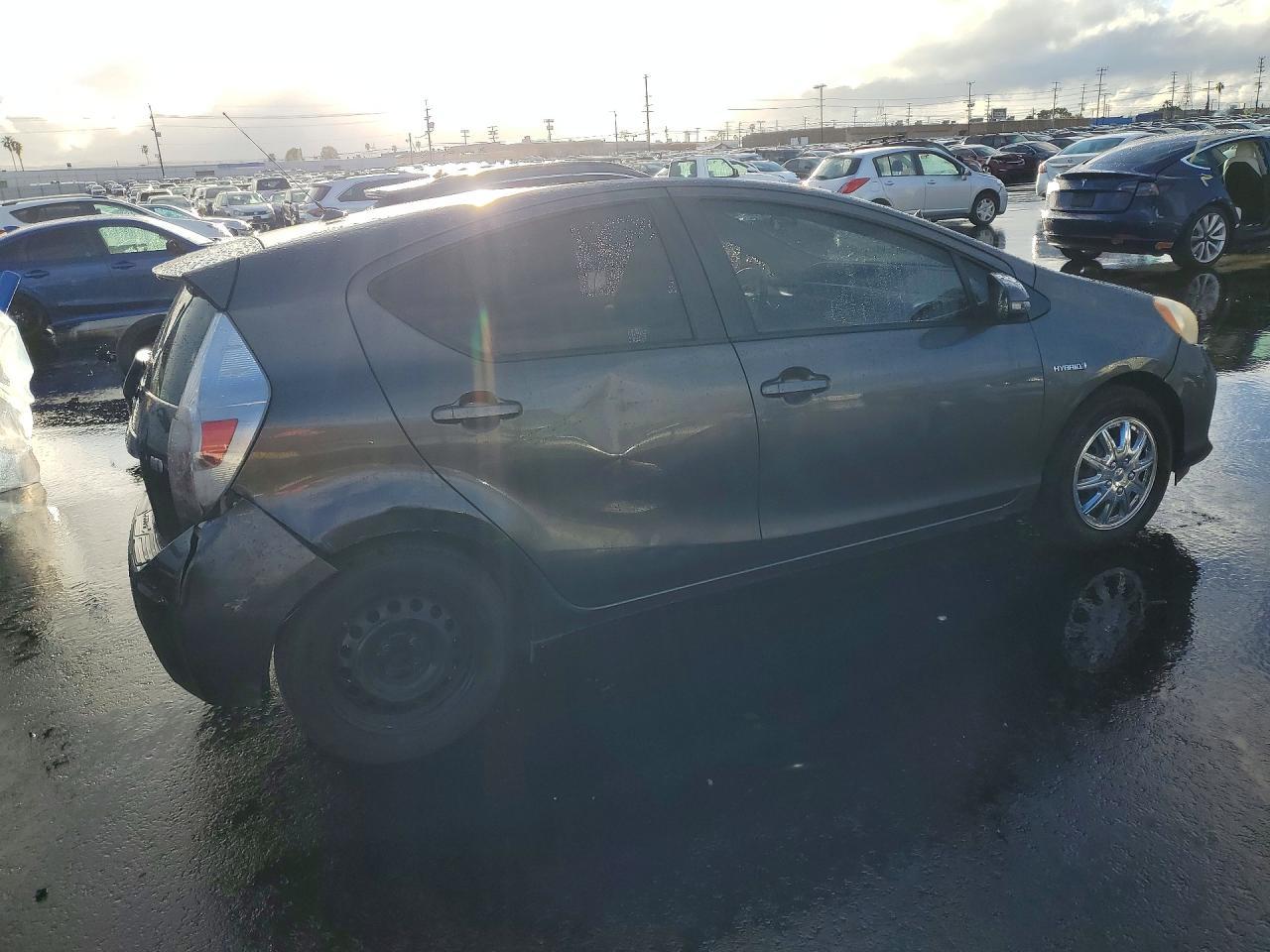 2013 Toyota Prius C - Фото 3